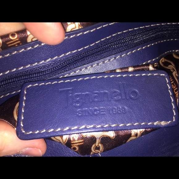 Tignanello’s Blue Genuine Leather Shoulder Bag - Picture 7 of 8